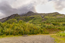 Insel Austvågøya. Zum Berg Higravtindan. Hof Eide