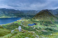 Insel Austvågøya. Zum Berg Higravtindan. Blick ins Tal