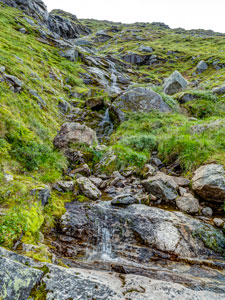 Insel Austvågøya. Zum Berg Higravtindan. Sandbekken