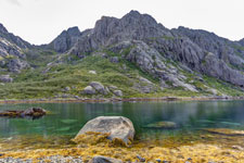 Insel Austvågøya. Zum Berg Vågakallen. Am Djupfjord