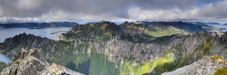 Insel Austvågøya. Höhe 713 m. Blick nach Norden