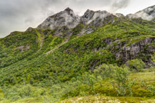 Insel Austvågøya. Zur Trollfjordhytta. Austpolldalen. Berge