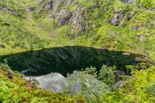 Insel Austvågøya. Zur Trollfjordhytta. Austpolldalen. Ein See