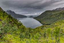 Insel Austvågøya. Zur Trollfjordhytta. Austpolldalen. Blick zum Sløverfjord