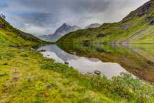 Insel Austvågøya. Zur Trollfjordhytta. Austpolldalen. See Höhe 273 m