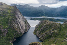 Insel Austvågøya. Hurtigruten im Raftsund