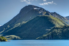 Am Holandsfjord. Blick zum Berg Helgelandsbukken