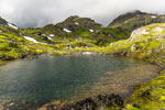 zum Berg Møysalen. Ein See