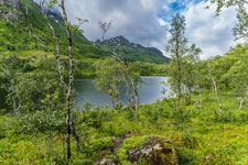 Zum Berg Møysalen. Am Storvatnet