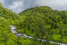 Zum Berg Møysalen. Fluss Tverrelva