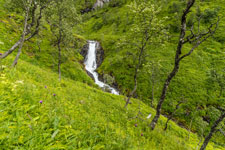 Zum Berg Møysalen. Ein Wasserfall