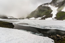 zum Berg Møysalen. Ein See