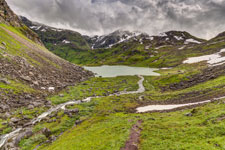 zum Berg Møysalen. Blick zum Andre Møysalvatnet