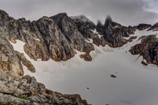 Aufstieg zum Berg Møysalen. Berg, Felsenmädchen und Gletscher