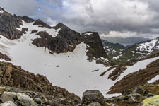 Abstieg vom Berg Møysalen. Gletscher Fonnisen