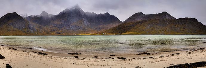Ein Fjord. Insel Flakstadøy