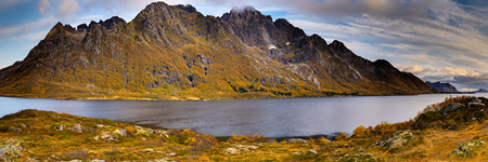 Sundsneset. Austnesfjord. Insel Austvågøya