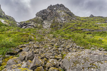 Moskenesøya. Zum Berg Hermannsdalstinden. Forsfjord