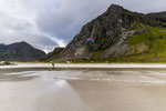 Lofoten. Flakstad. Skagsanden. Kitesurfer