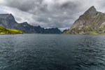 Moskenesøya. Zum Berg Hermannsdalstinden. Reinefjorden