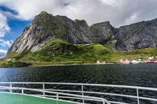 Moskenesøya. Zum Berg Hermannsdalstinden. Reinefjorden