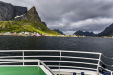 Moskenesøya. Zum Berg Hermannsdalstinden. Reinefjorden
