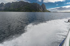 Moskenesøya. Zum Berg Hermannsdalstinden. Reinefjorden