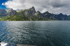 Moskenesøya. Zum Berg Hermannsdalstinden. Reinefjorden