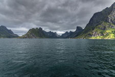 Moskenesøya. Zum Berg Hermannsdalstinden. Reinefjorden