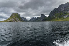 Moskenesøya. Zum Berg Hermannsdalstinden. Reinefjorden