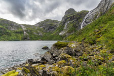 Moskenesøya. Zum Berg Hermannsdalstinden. Forsfjord