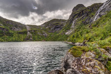 Moskenesøya. Zum Berg Hermannsdalstinden. Forsfjord