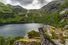 Moskenesøya. Zum Berg Hermannsdalstinden. Forsfjord