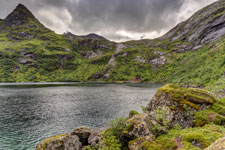 Moskenesøya. Zum Berg Hermannsdalstinden. Forsfjord
