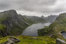 Moskenesøya. Zum Berg Hermannsdalstinden. Höhe 440