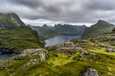 Moskenesøya. Zum Berg Hermannsdalstinden. Lamheia
