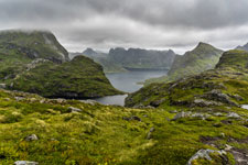 Moskenesøya. Zum Berg Hermannsdalstinden. Forsfjord