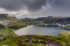 Moskenesøya. Auf dem Rückweg vom Hermannsdalstinden. Krokvatnet