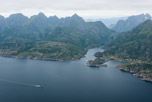 Insel Hinnøya. Berg Stortinden. Ulfågsundet