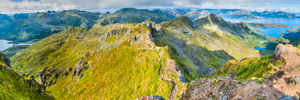 Lofoten. Insel Austvågøya. Svolvær Berge. Berg Blatinden. Panorama