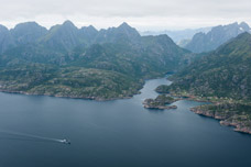 Insel Hinnøya. Berg Stortinden. Ulfågsundet
