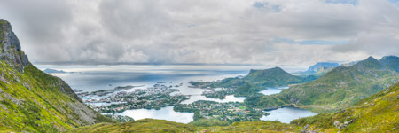 Lofoten. Insel Austvågøya. Svolvær Berge. Berg Tuva. Panorama