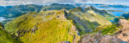 Lofoten. Insel Austvågøya. Svolvær Berge. Berg Blatinden. Panorama