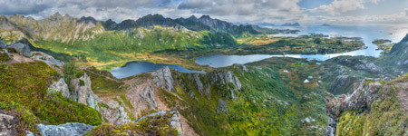 Lofoten. Insel Austvågøya. Berg Glomtinden. Panorama