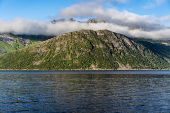 Fjordgård. Purkenesvika. Insel Senja