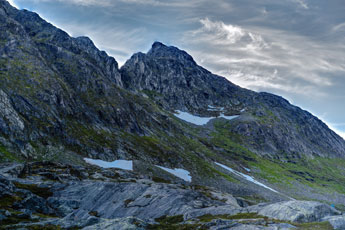 am Breitindvatnet. Blick zum Berg Breitinden
