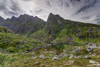 zum Berg Sukkertoppen. Am Grytvatnet