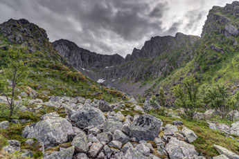zum Berg Sukkertoppen. Schlucht
