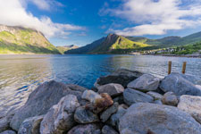 Fjordgård. Purkenesvika. Insel Senja