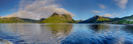 Fjordgård. Purkenesvika. Insel Senja